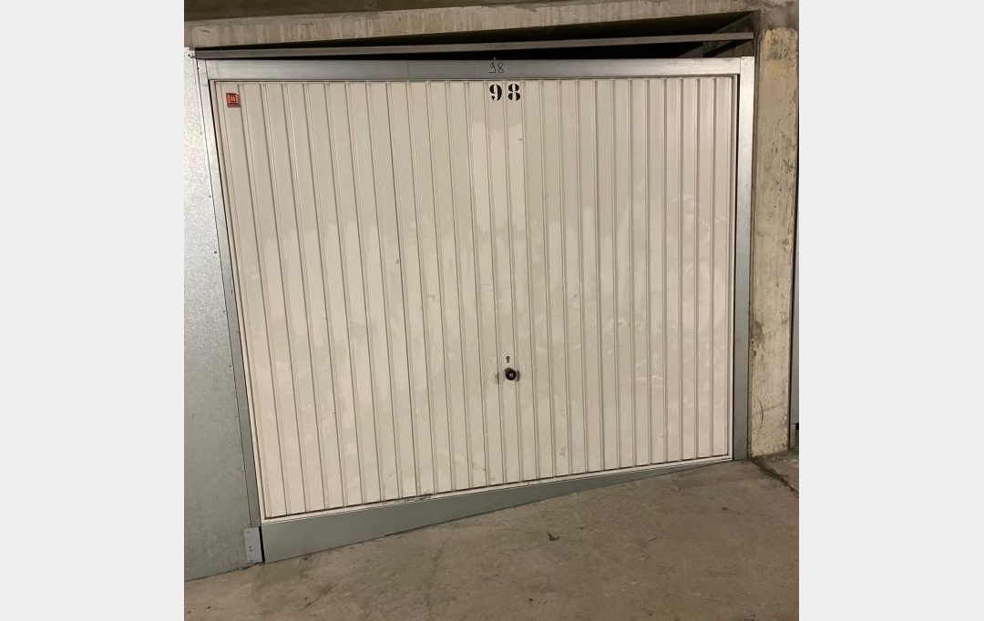 JEANDET Immobilier : Garage / Parking | SAINT-GENIS-POUILLY (01630) | 13 m2 | 83 € 