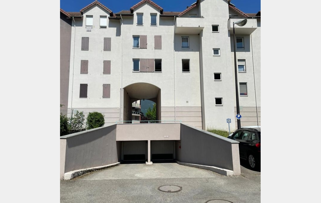 JEANDET Immobilier : Parking | SAINT-GENIS-POUILLY (01630) | 13 m2 | 83 € 